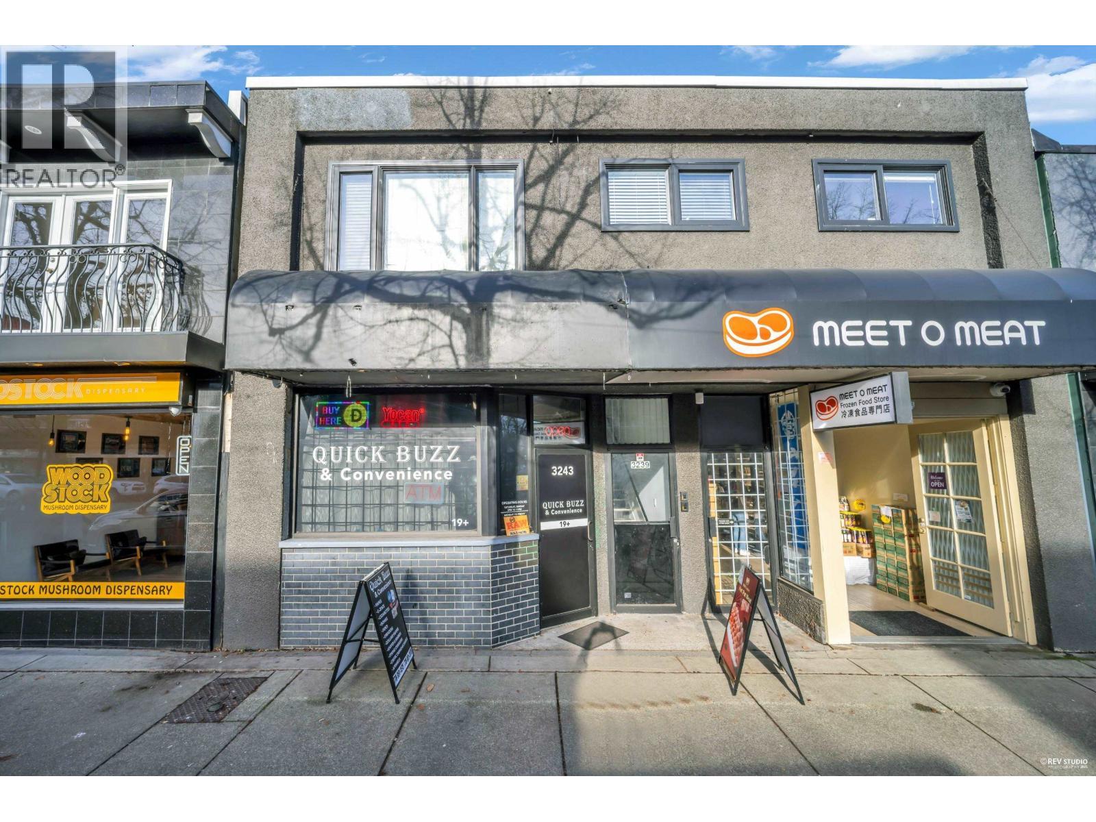 3243 W Broadway, Vancouver