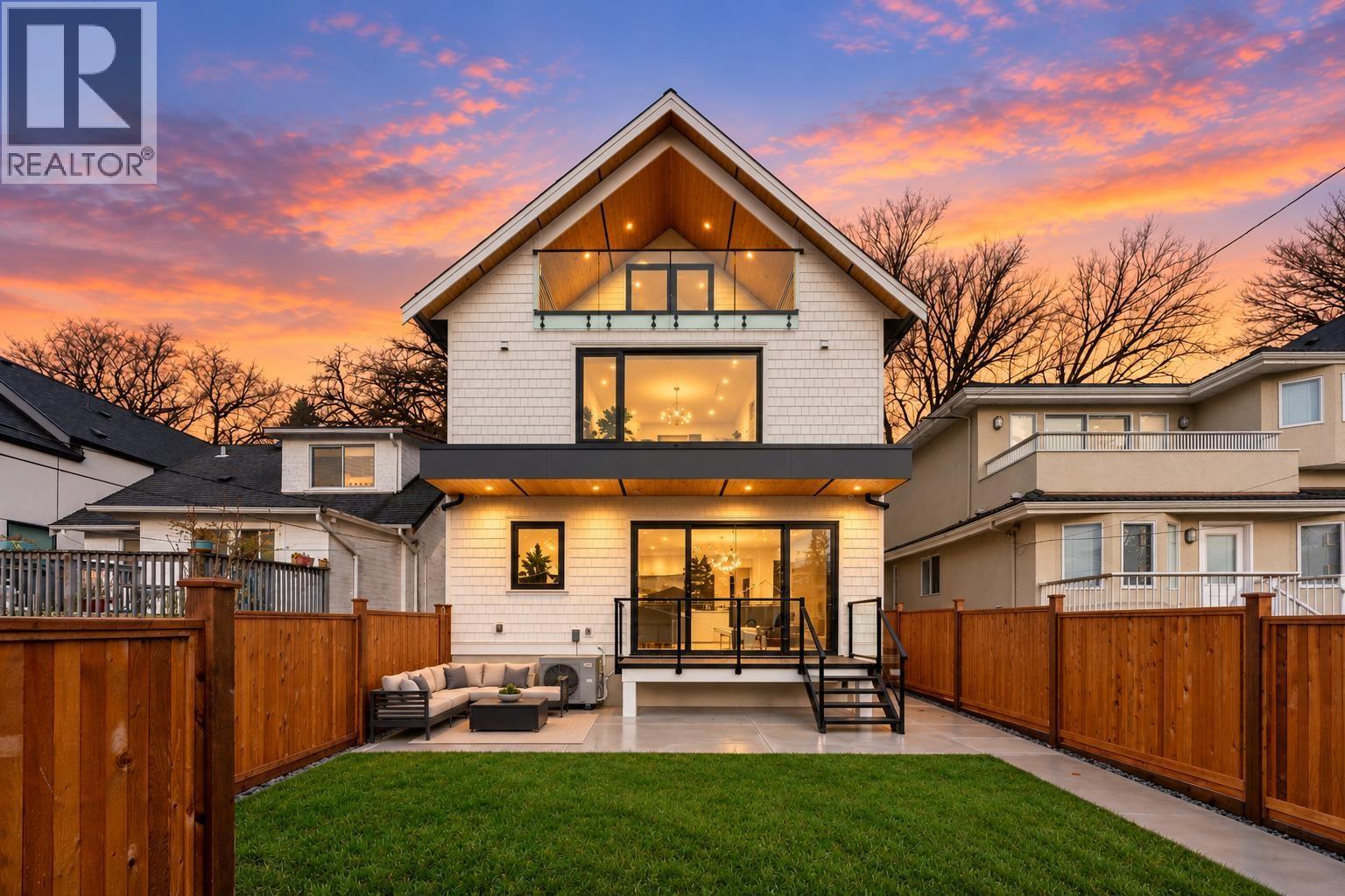 2 3218 W 38TH Avenue, Vancouver