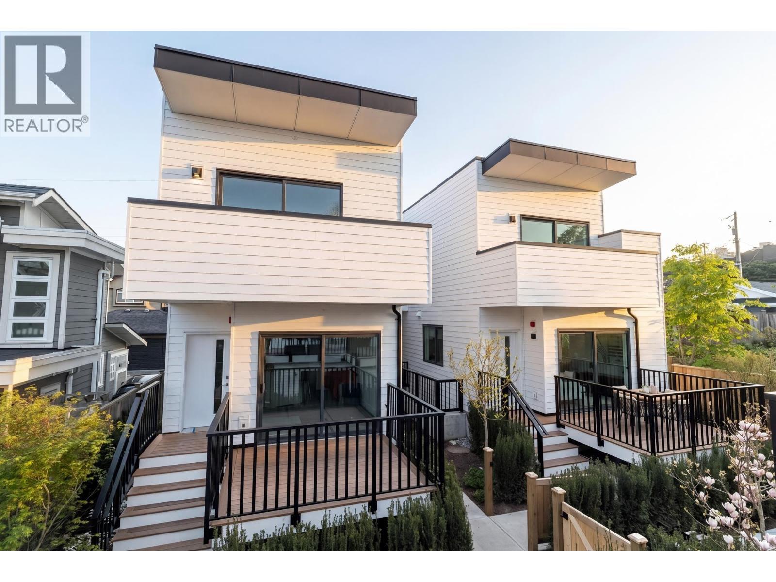2 328 W 14TH Street, North Vancouver
