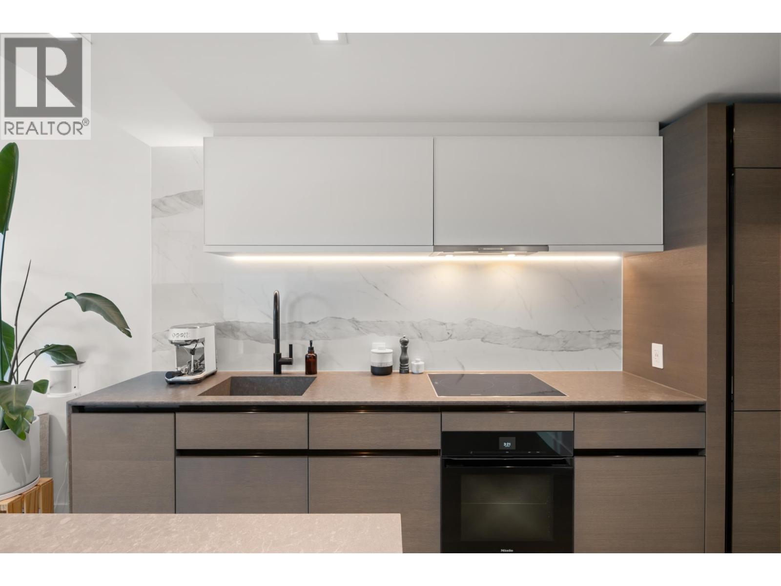 1404 620 Cardero Street, Vancouver