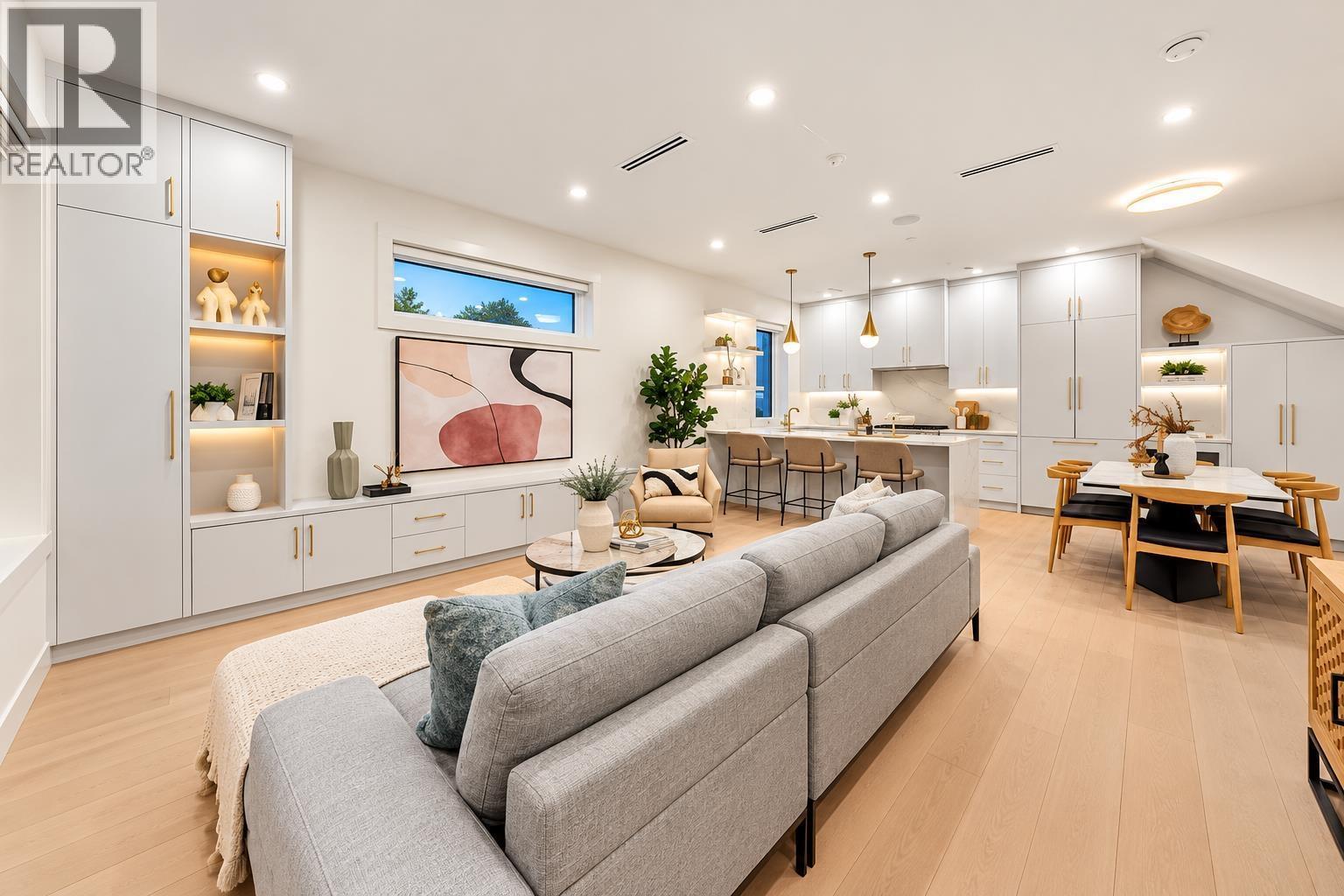 1 1582 E 2ND Avenue, Vancouver