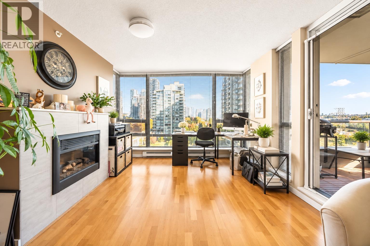 906 4118 Dawson Street, Burnaby