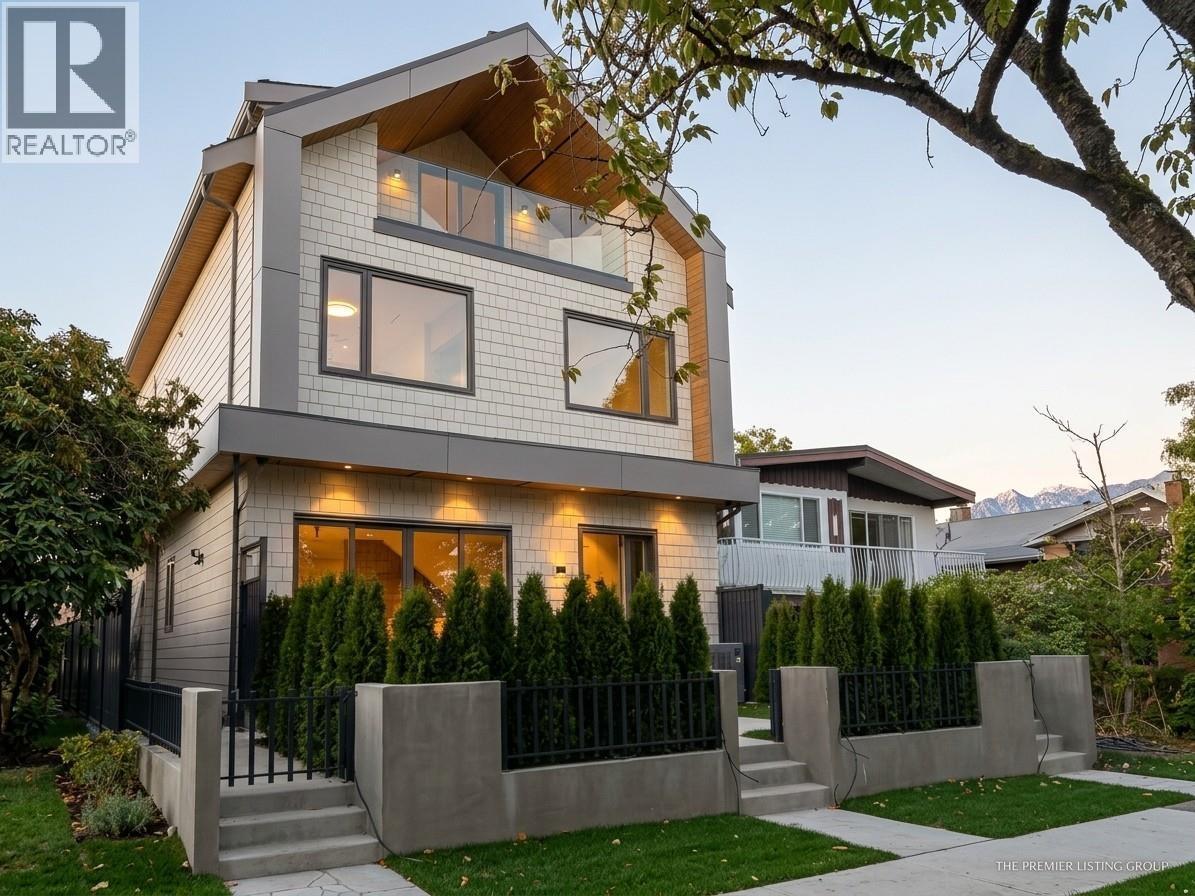 1 2879 E 43 Avenue, Vancouver