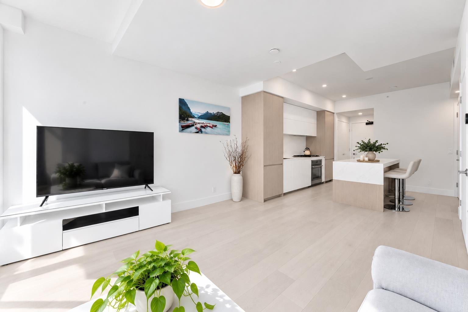 402 1342 Johnston Road, White Rock