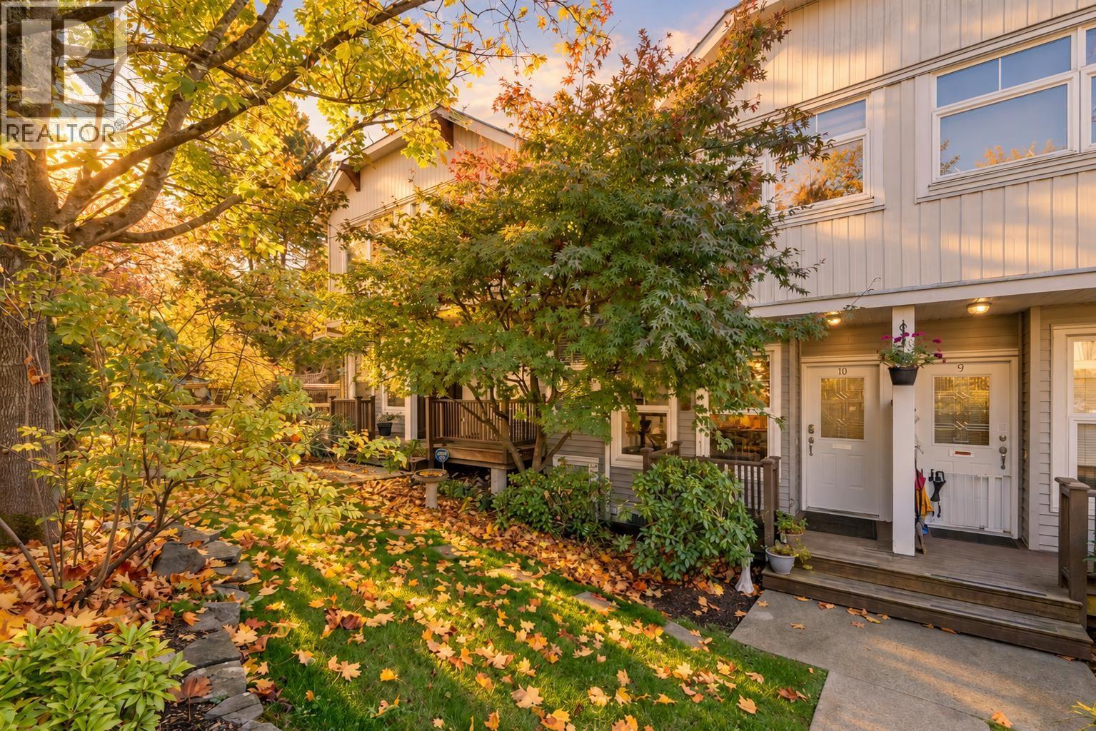 10 3712 Pender Street, Burnaby