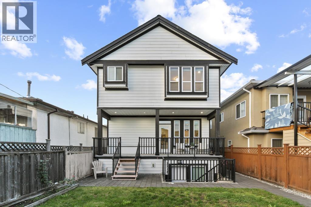 2216 Mannering Avenue, Vancouver