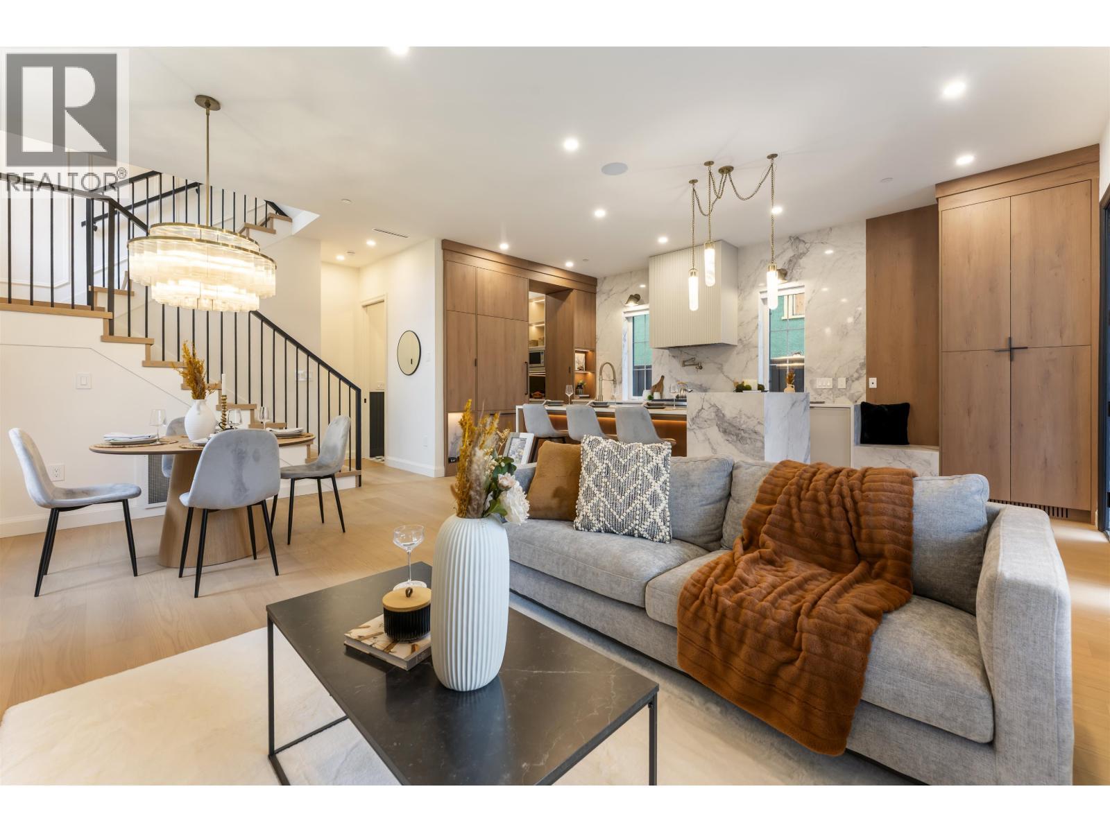 1 2256 E Pender Street, Vancouver