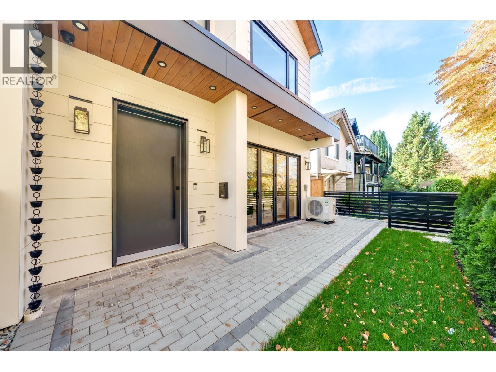 1 2686 Mcgill Street, Vancouver