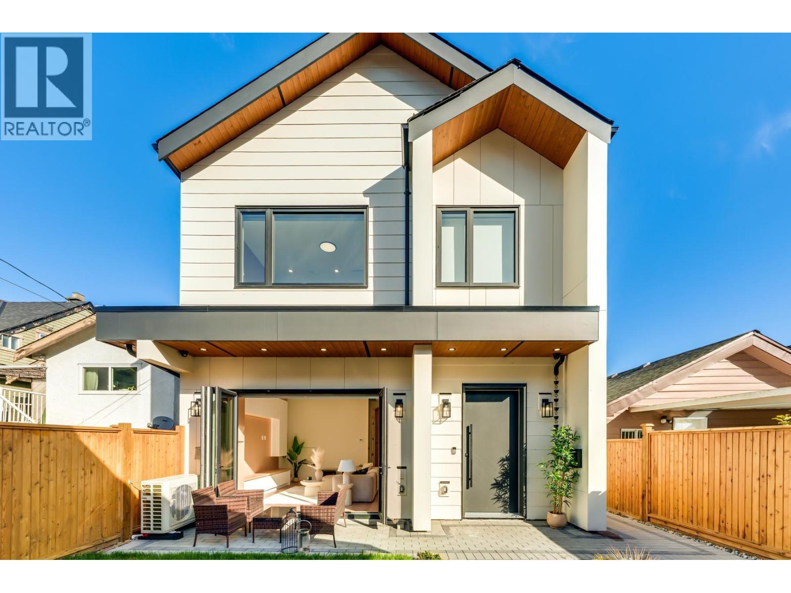 2 2686 Mcgill Street, Vancouver