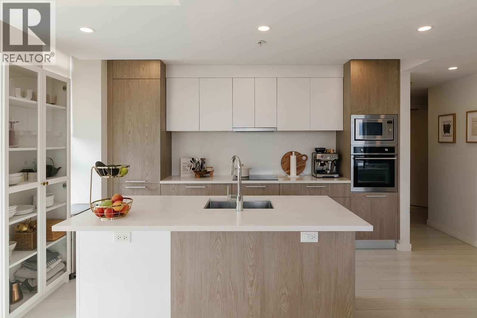305 285 E 10TH Avenue, Vancouver