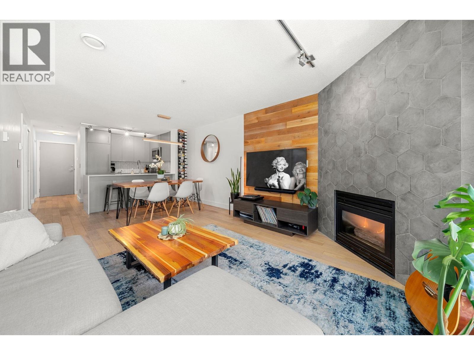 404 124 W 3RD Street, North Vancouver