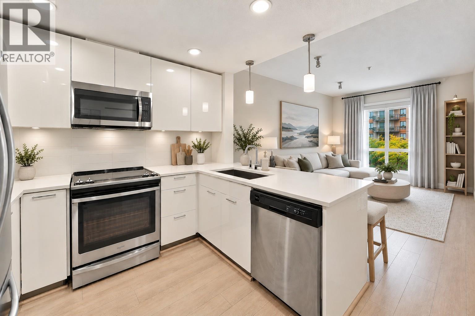 307 719 W 3RD Street, North Vancouver