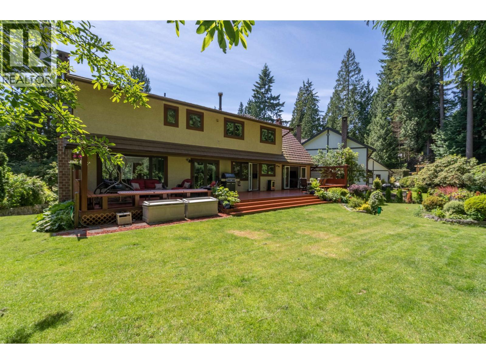 696 Wellington Place, North Vancouver
