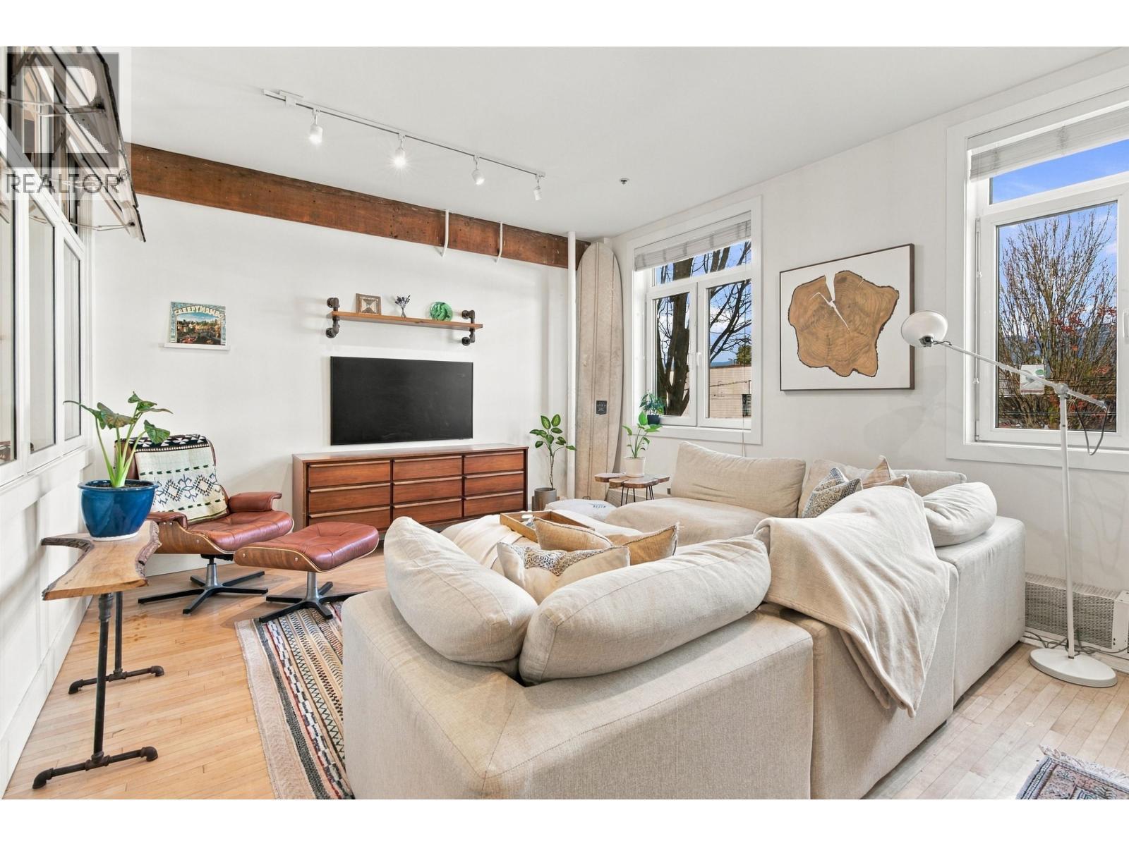 202 2556 E Hastings Street, Vancouver
