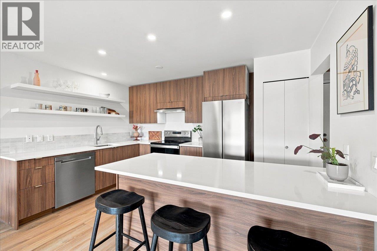 207 236 W 2ND Street, North Vancouver