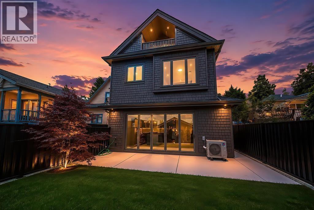 2 847 E 10TH Avenue, Vancouver