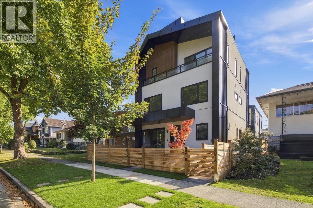 2 3018 E 19TH Avenue, Vancouver