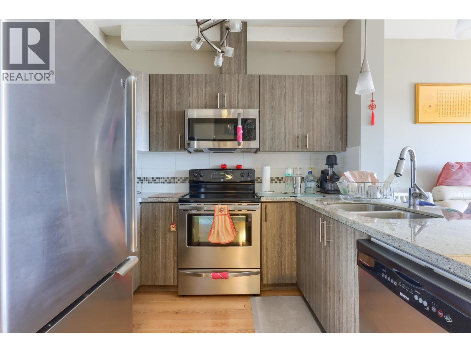 PH1 7738 Edmonds Street, Burnaby