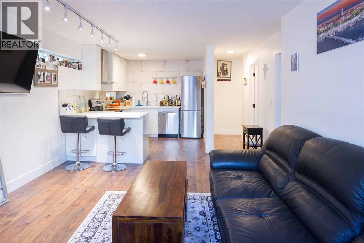 2 3250 W 4TH Avenue, Vancouver