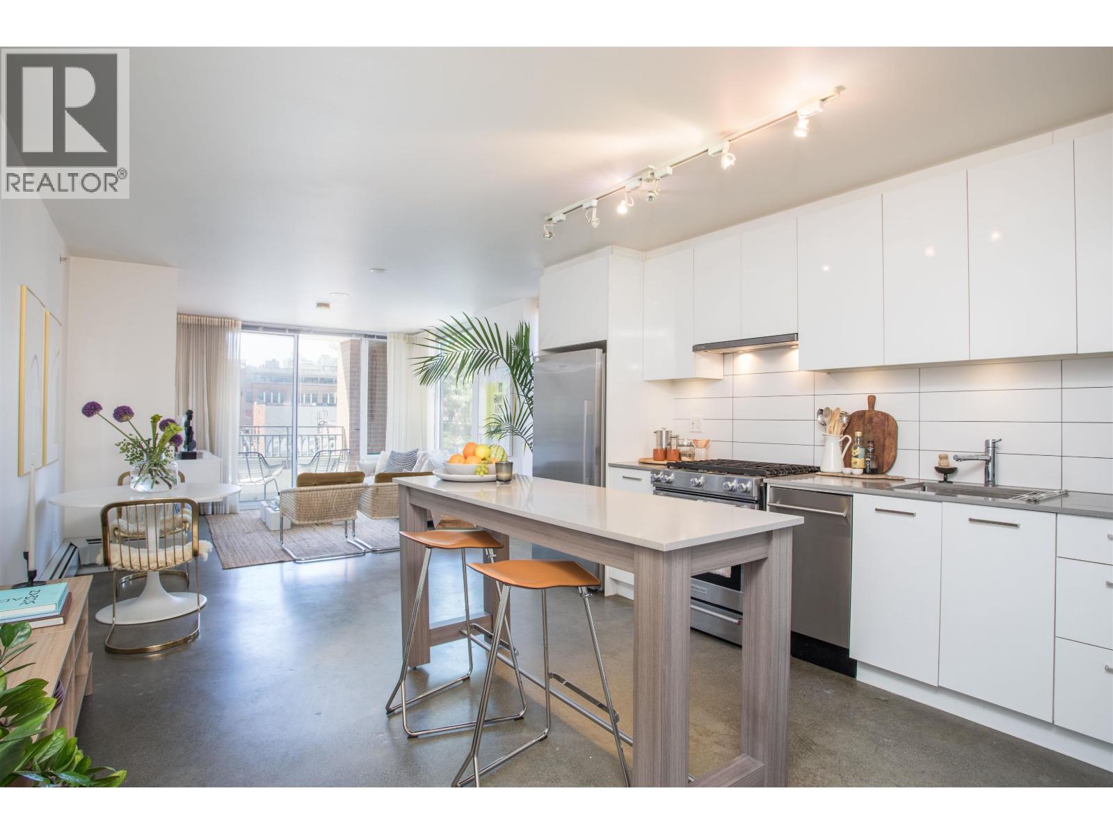 307 231 E Pender Street, Vancouver