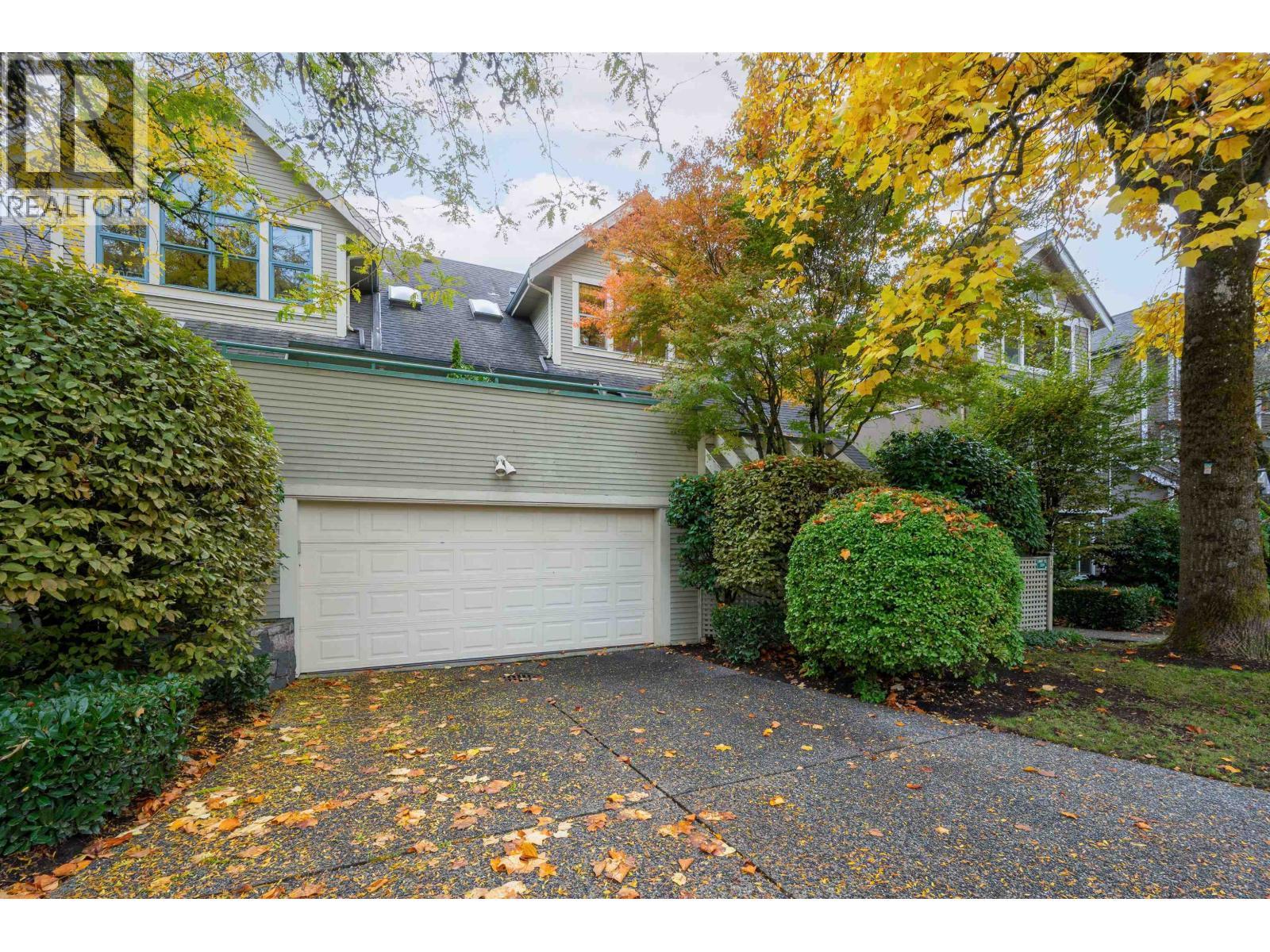 12 229 E 8TH Street, North Vancouver