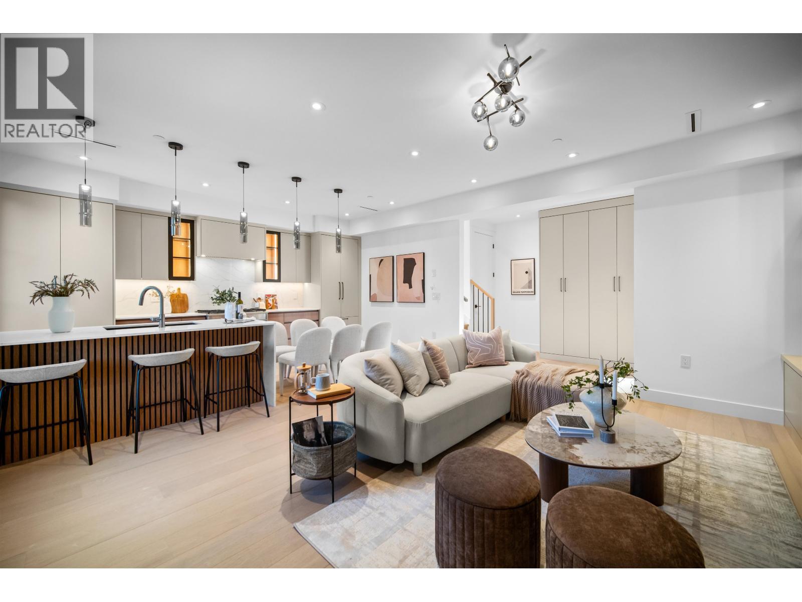 2 6879 Quebec Street, Vancouver