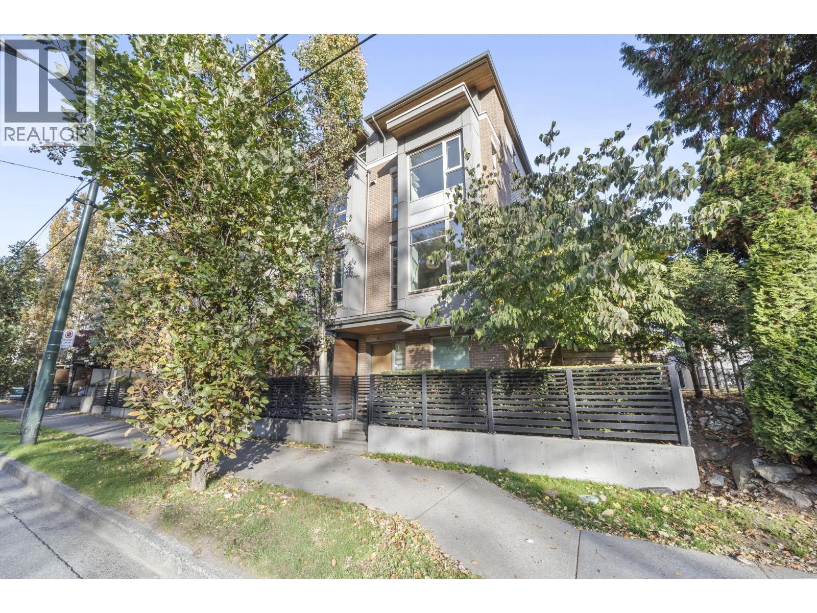 5552 Oak Street, Vancouver