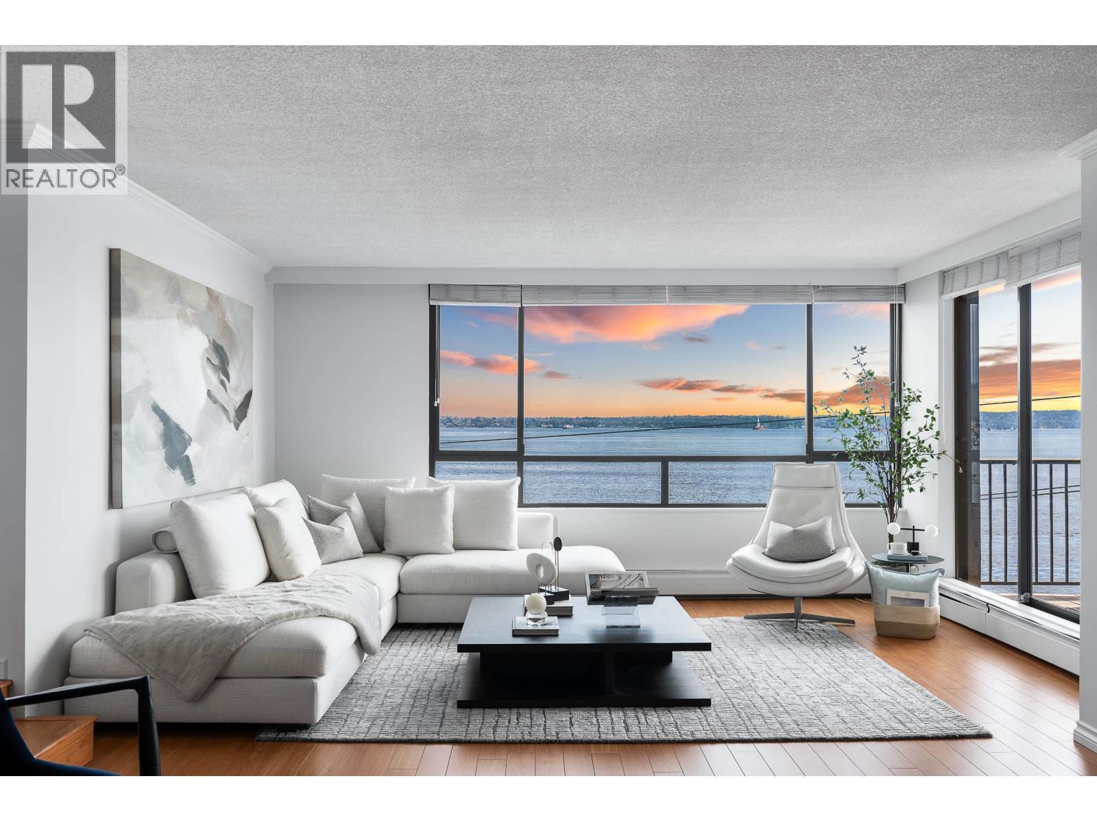 302 1930 Bellevue Avenue, West Vancouver