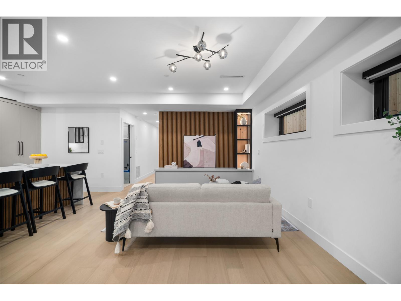 3 6879 Quebec Street, Vancouver