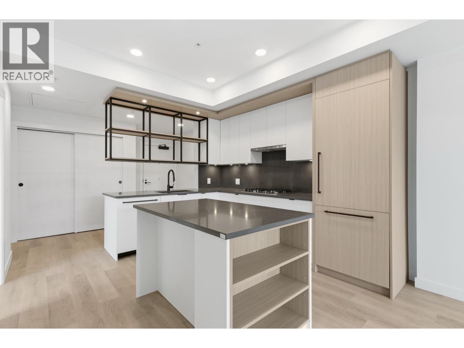 202 2268 E Broadway, Vancouver