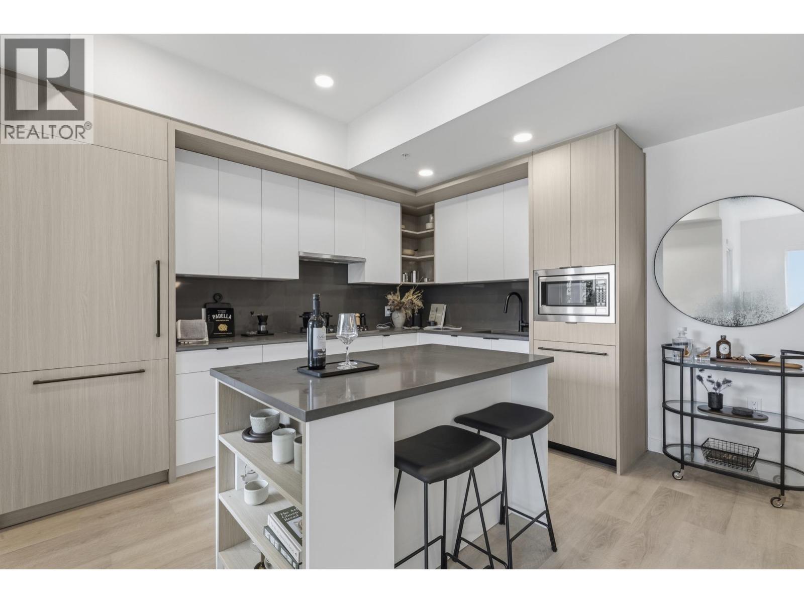 107 2268 E Broadway, Vancouver