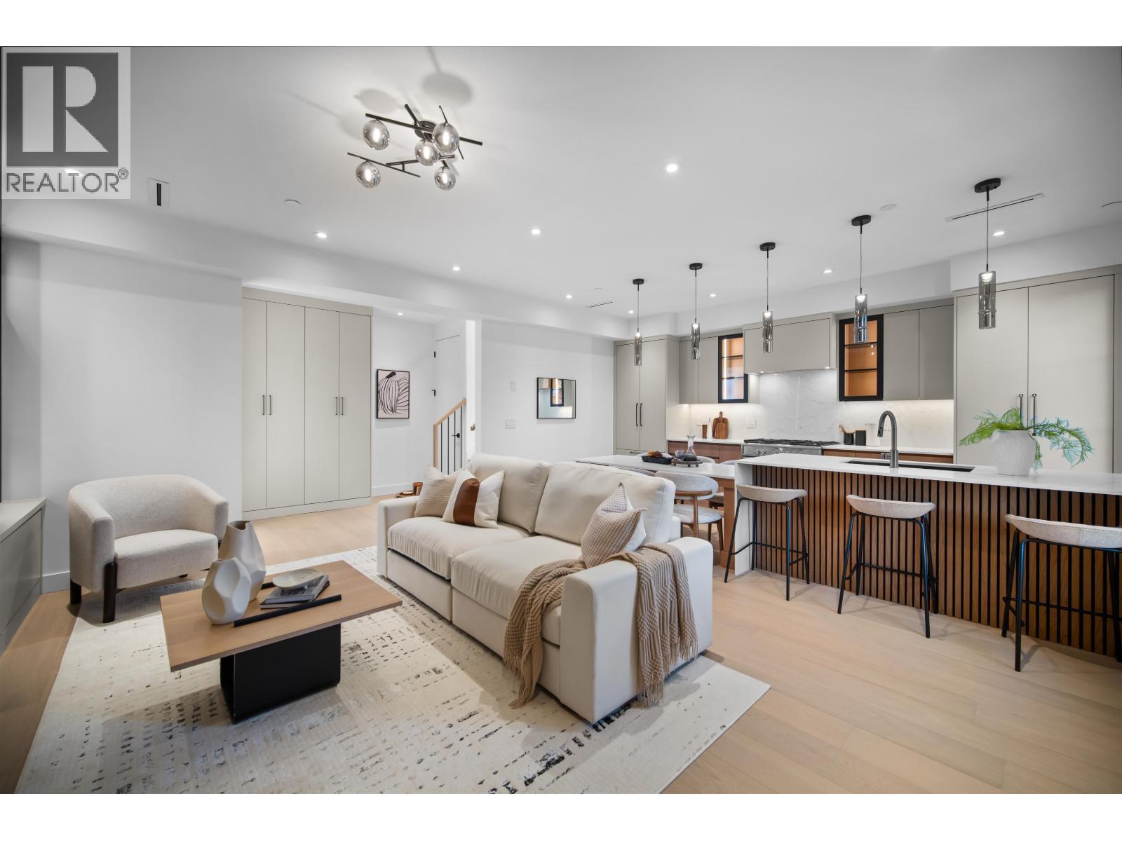 1 6879 Quebec Street, Vancouver
