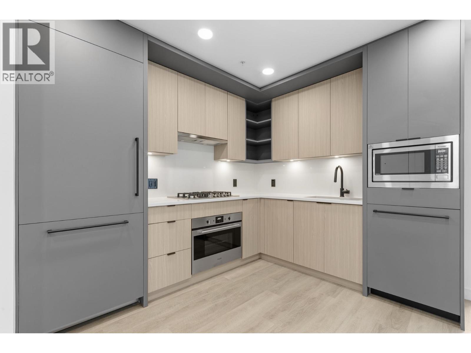507 2268 E Broadway, Vancouver
