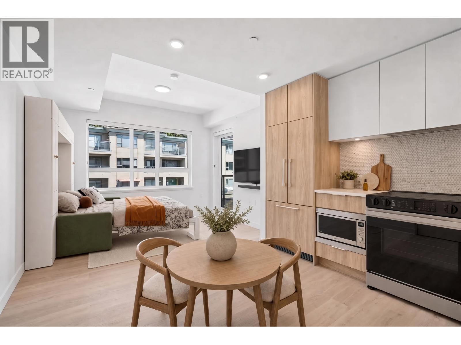 312 1616 Lloyd Avenue, North Vancouver