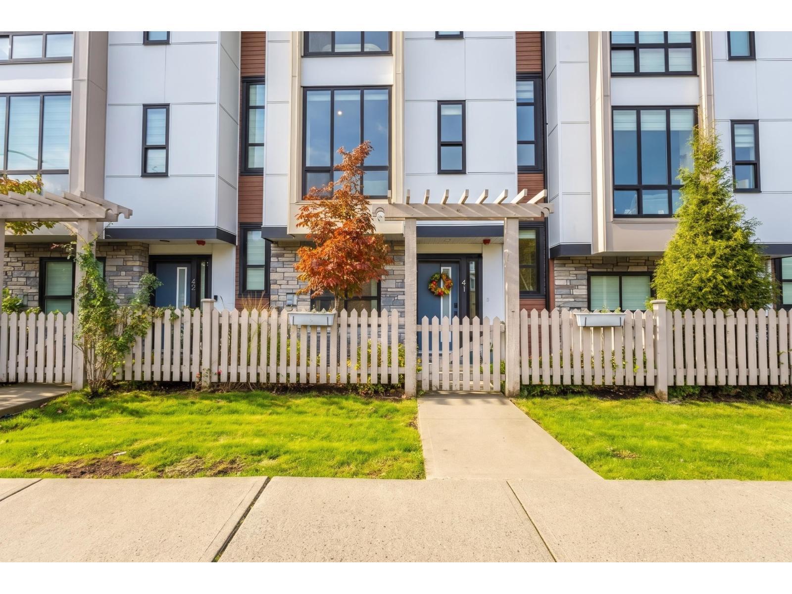 41 7670 207 Street, Langley