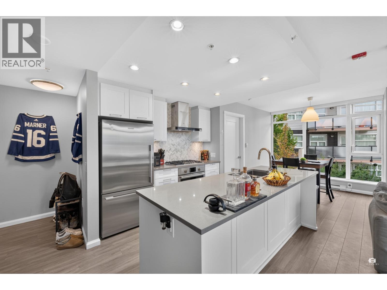 507 520 Como Lake Avenue, Coquitlam