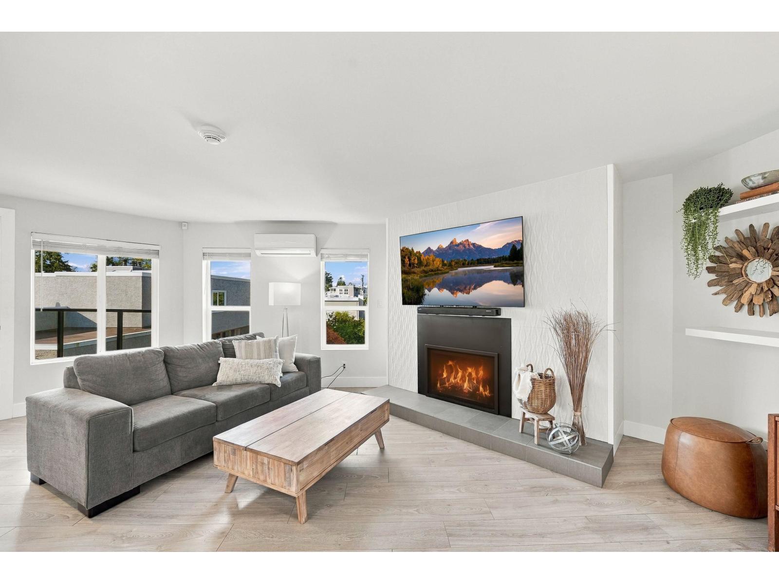 9 15989 Marine Drive, White Rock