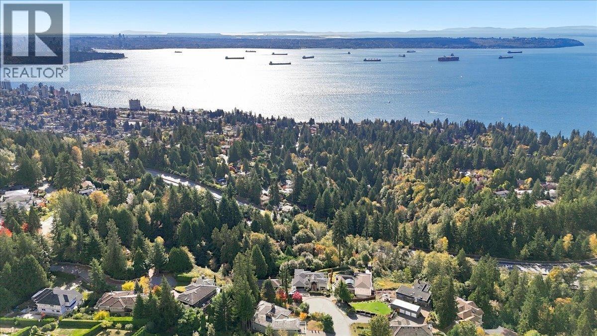 2790 Chelsea Close, West Vancouver